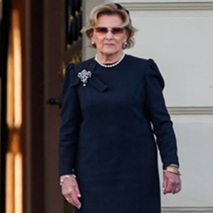 Queen Sonja wearing the Drapers' Company Brooch